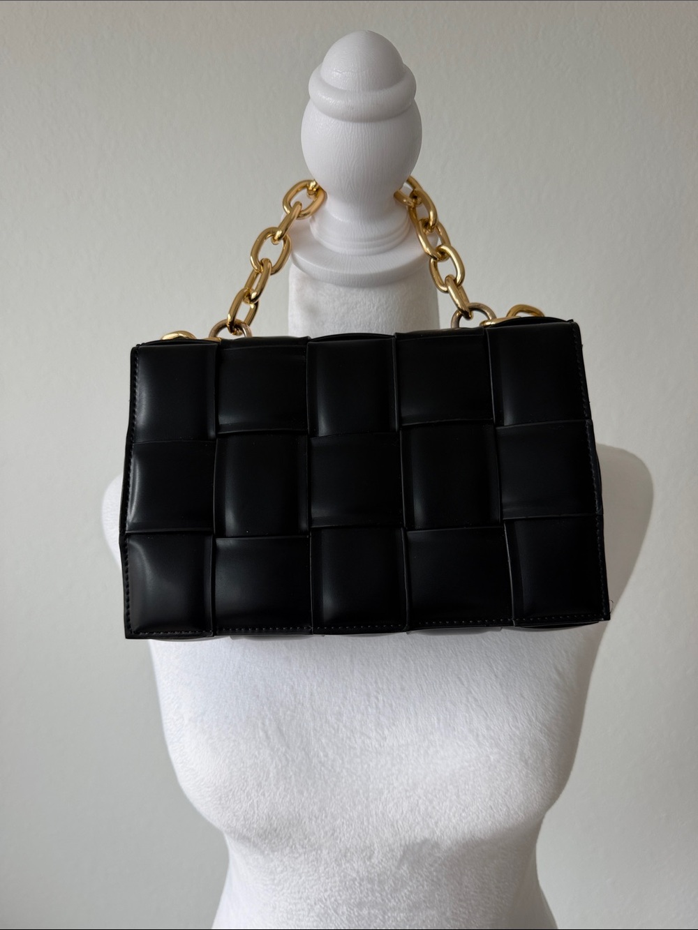 Francesca's Collections Black Woven Shoulder Bag with Gold Chain